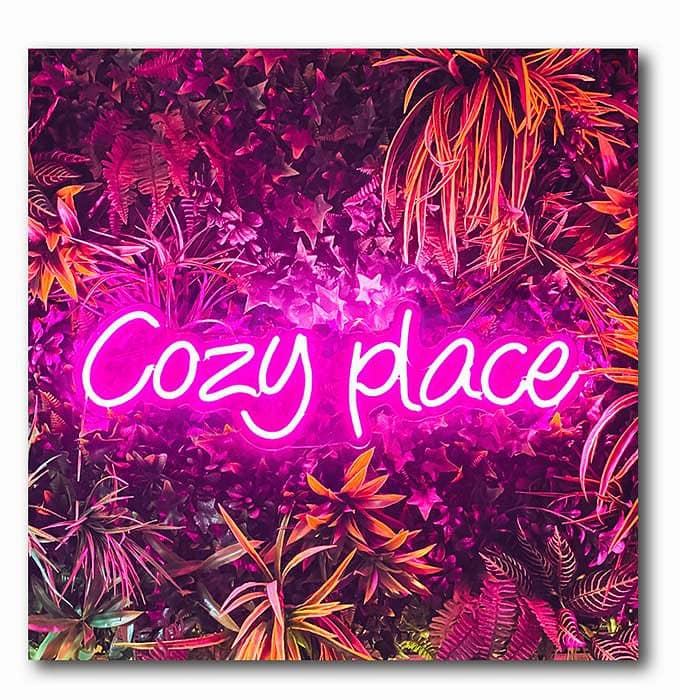 Cozy Place Neon Bild auf Holz