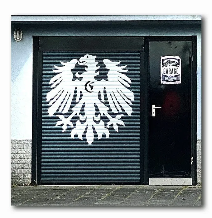 Eintracht Frankfurt Fan Garage mit Attila Graffiti